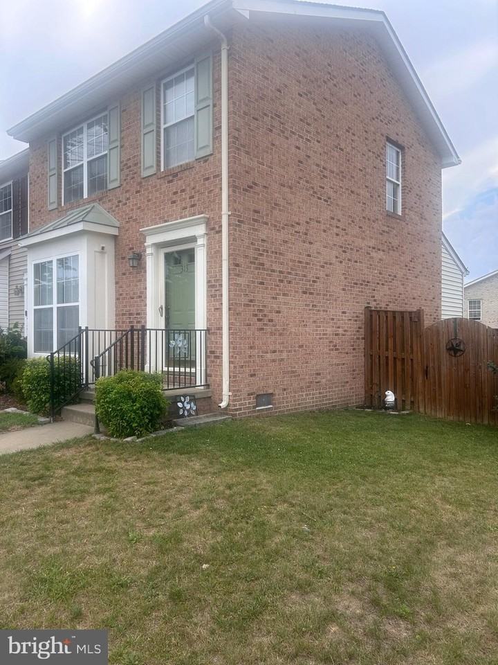313 Barrington Ln - Photo 2 of 19