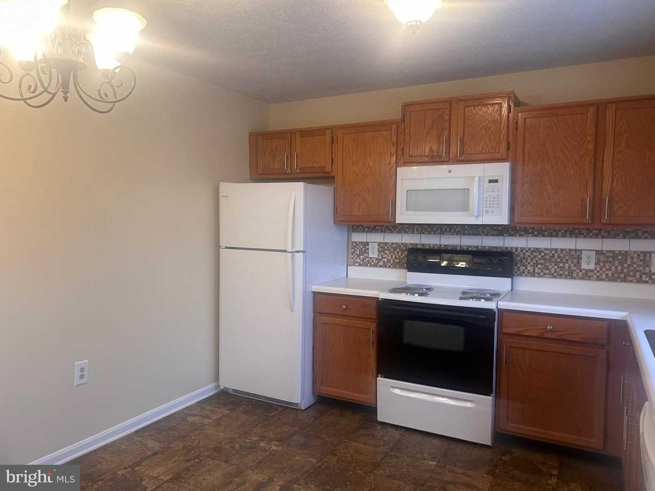313 Barrington Ln - Photo 6 of 19