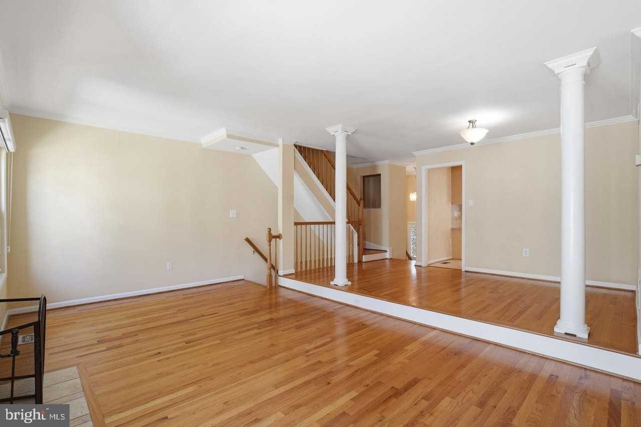 2391 Hunters Square Ct - Photo 4 of 25
