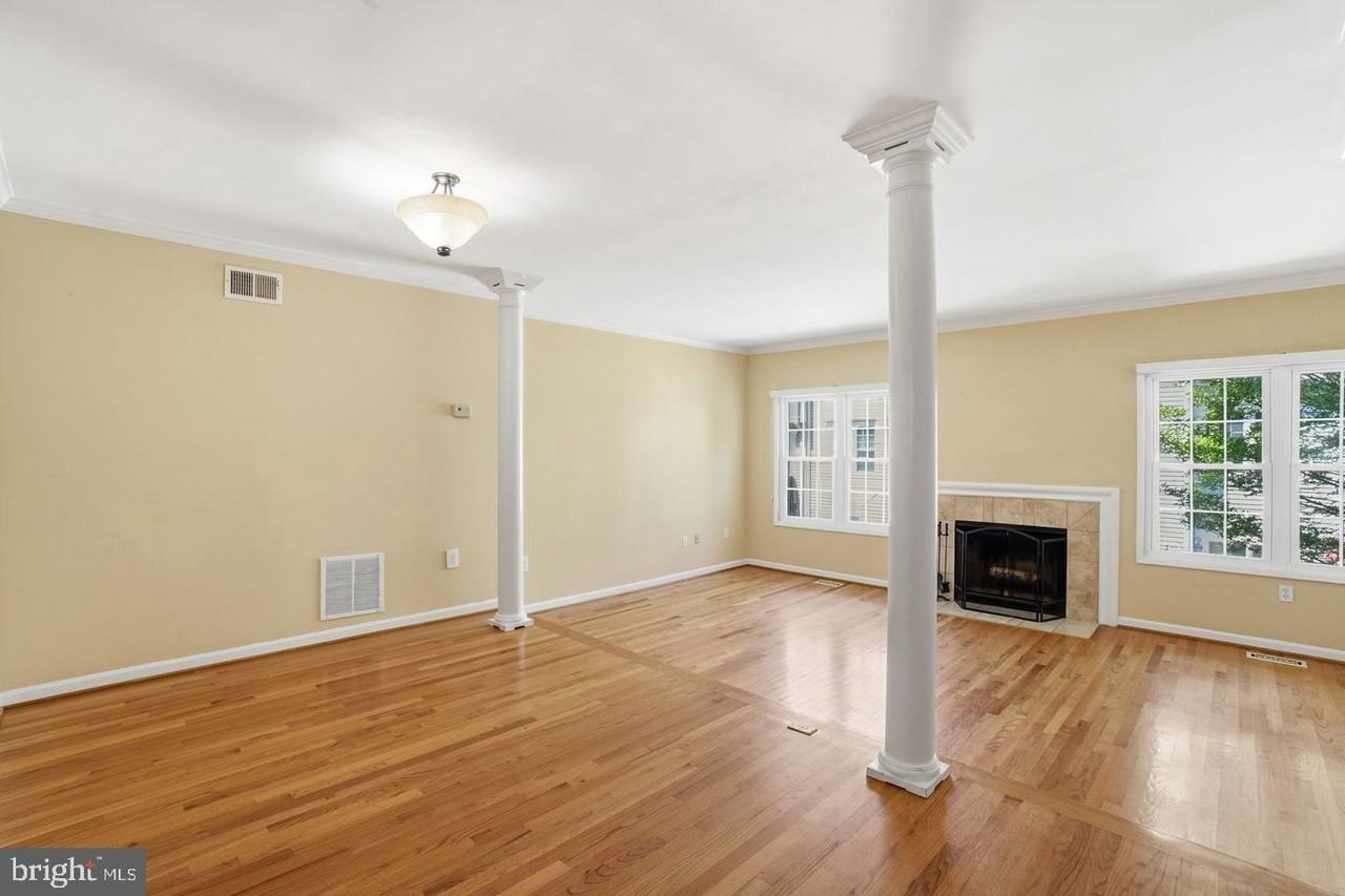 2391 Hunters Square Ct - Photo 5 of 25