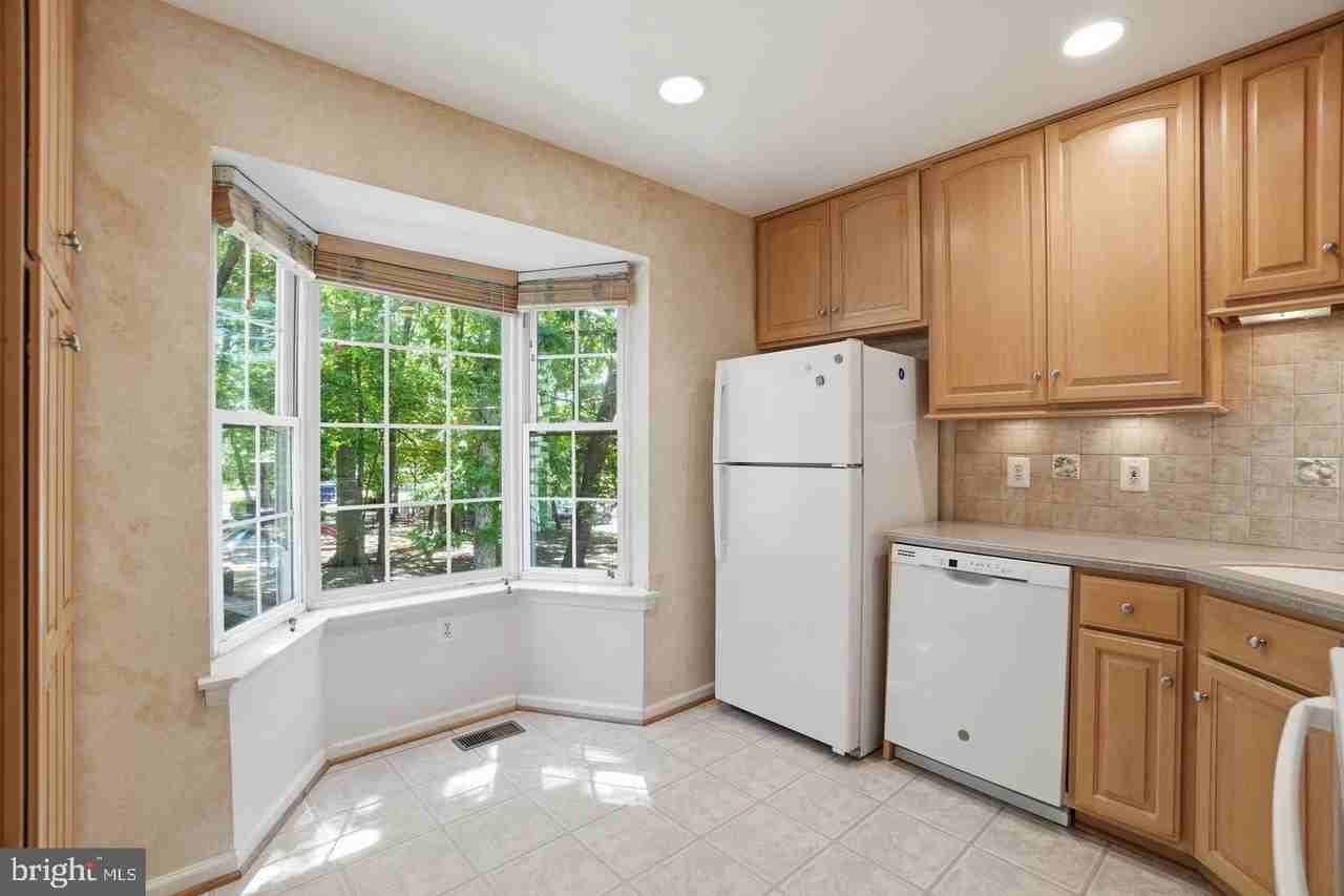 2391 Hunters Square Ct - Photo 6 of 25