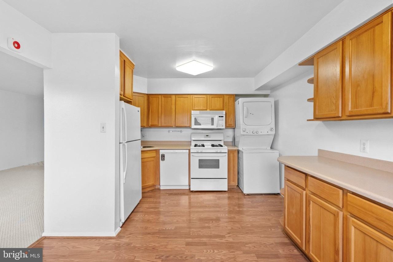 6284 Rose Hill Dr #E - Photo 6 of 19
