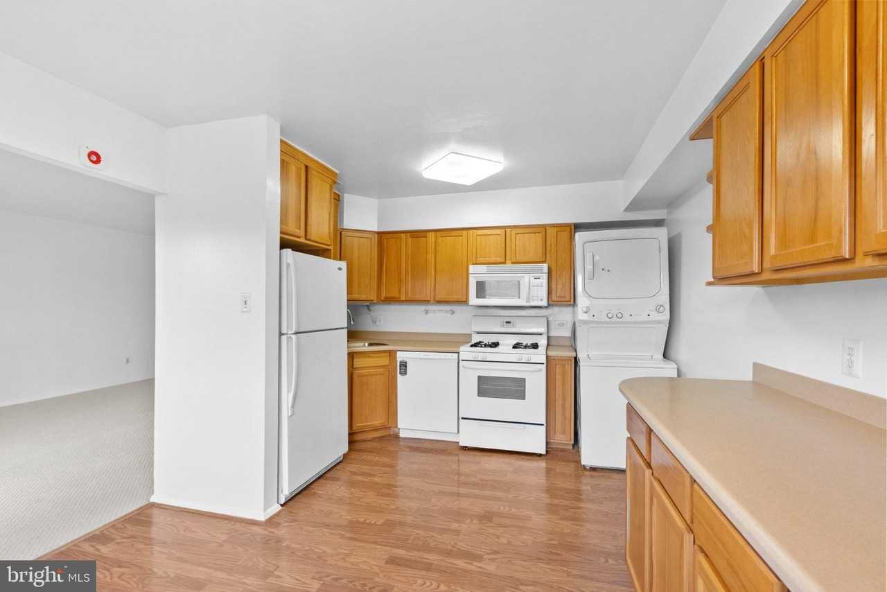 6284 Rose Hill Dr #E - Photo 7 of 19