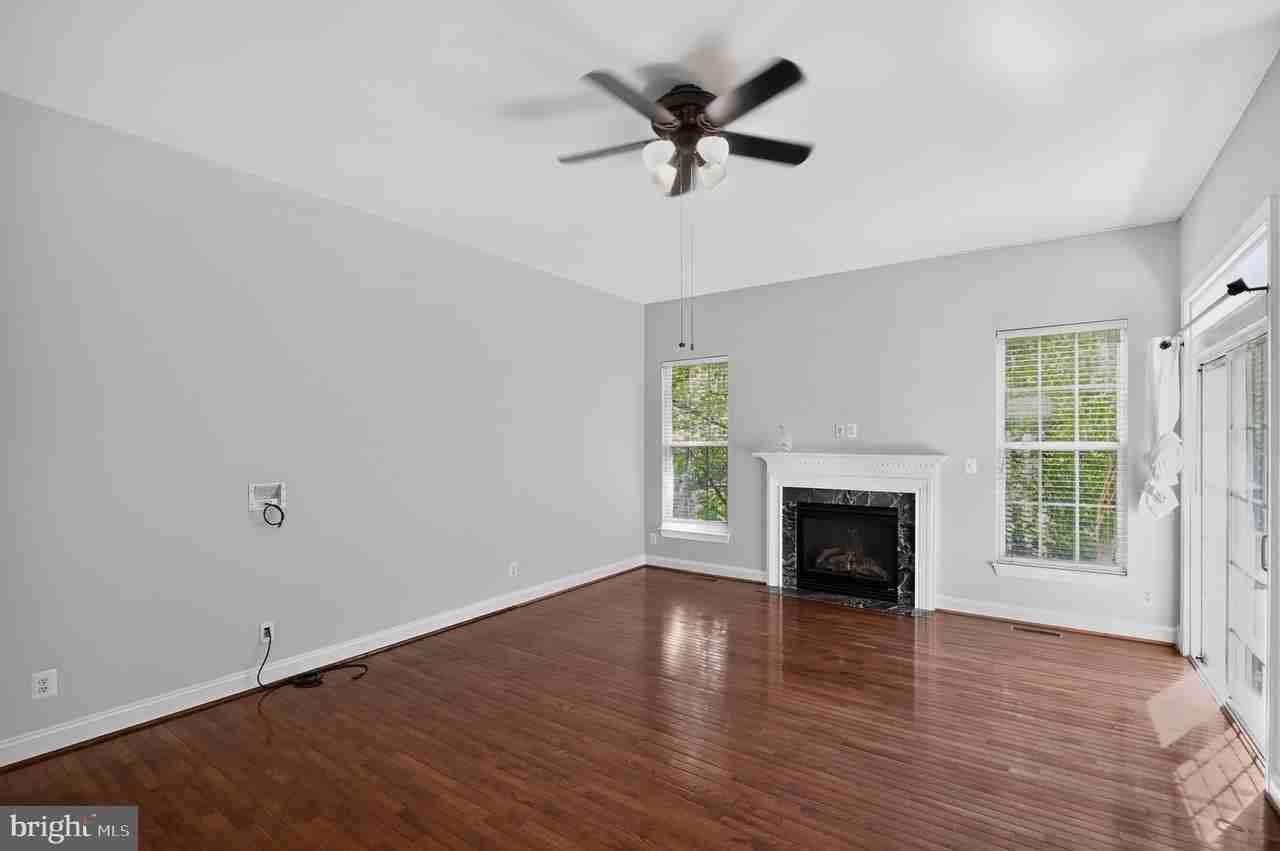 43278 Sunderleigh Sq - Photo 3 of 42