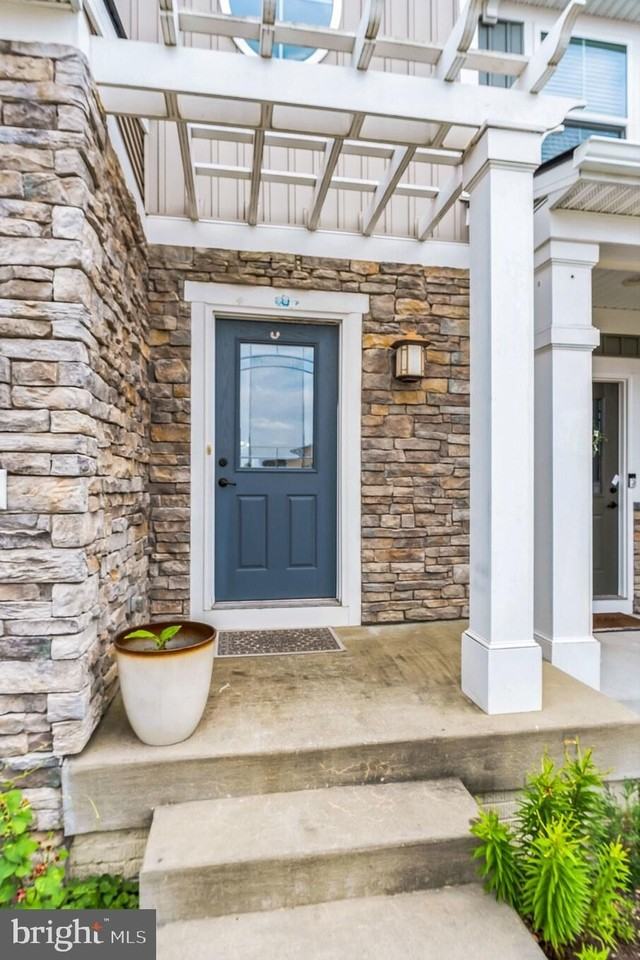 41673 Mcmonagle Sq - Photo 2 of 32