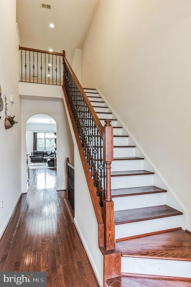 41673 Mcmonagle Sq - Photo 3 of 32
