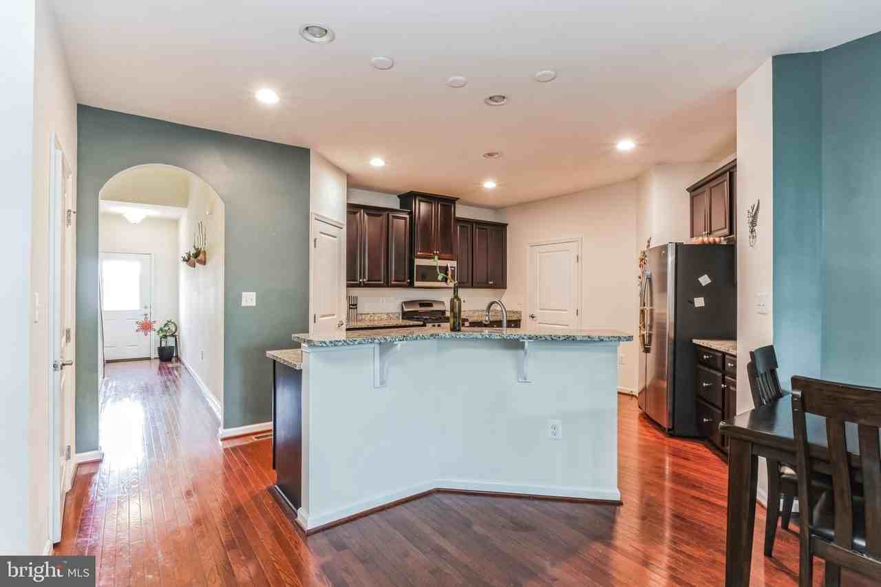 41673 Mcmonagle Sq - Photo 4 of 32