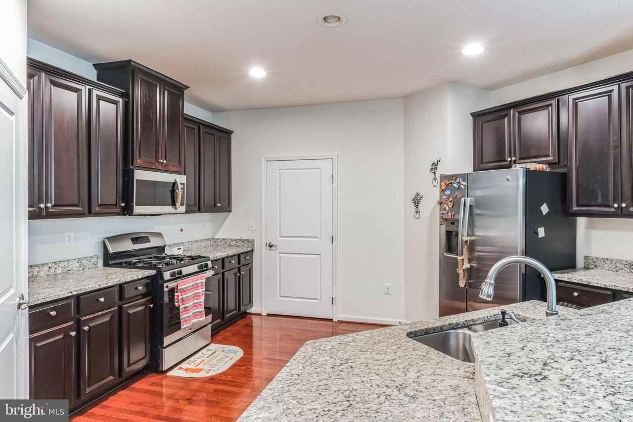 41673 Mcmonagle Sq - Photo 5 of 32