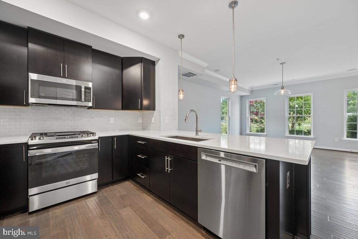 200 Murdoch Sq Se - Photo 4 of 50