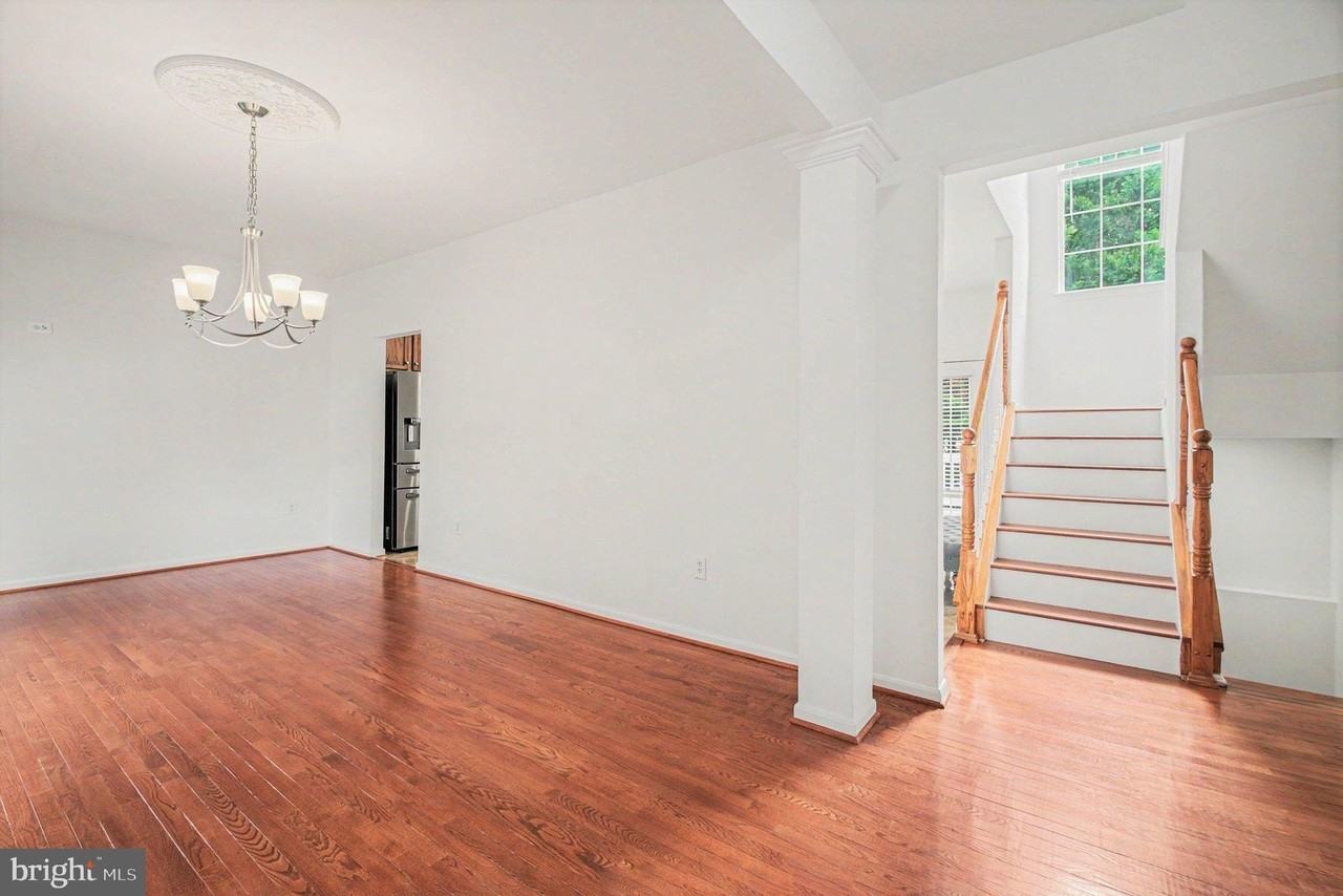 Arnie Ct - Photo 3 of 36