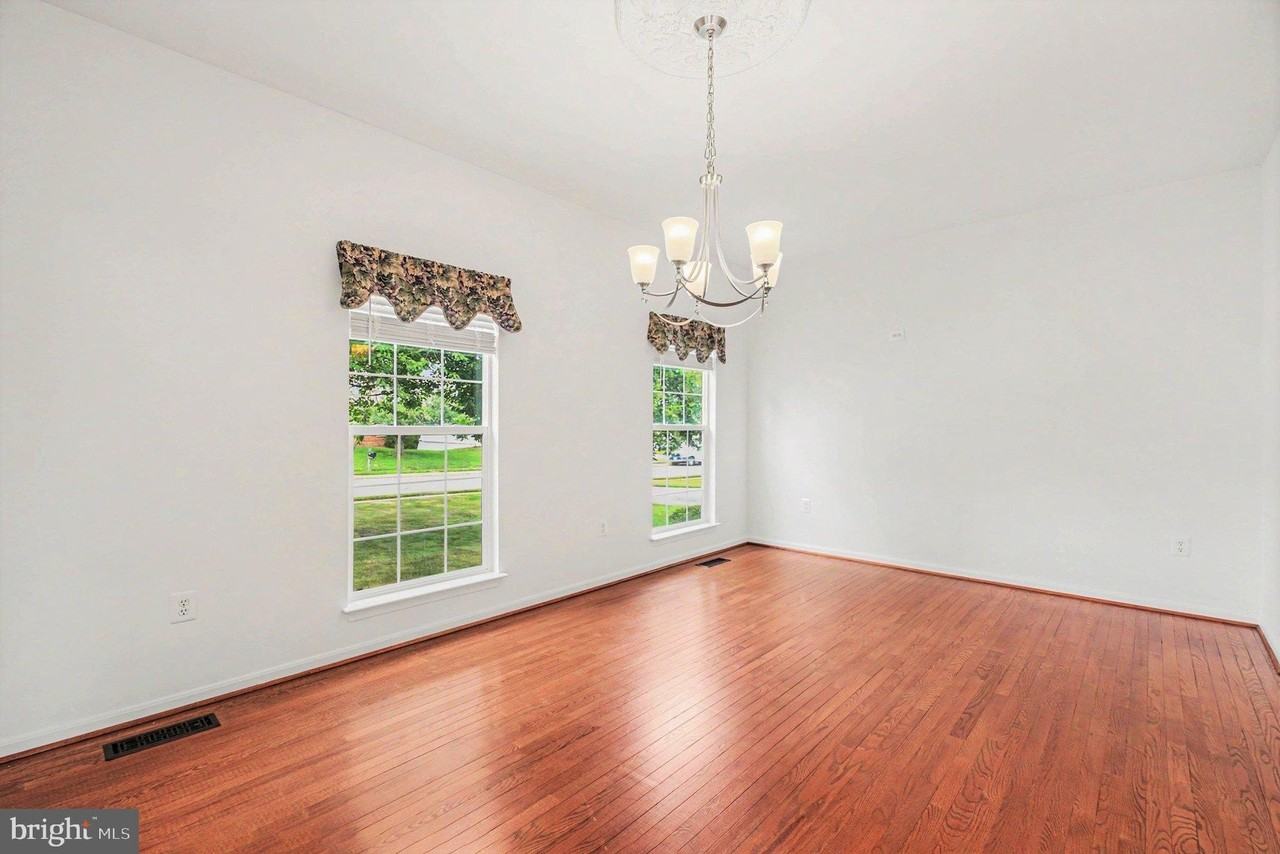 Arnie Ct - Photo 4 of 36