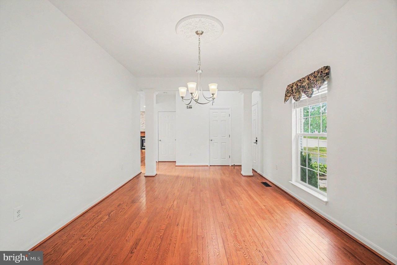 Arnie Ct - Photo 5 of 36