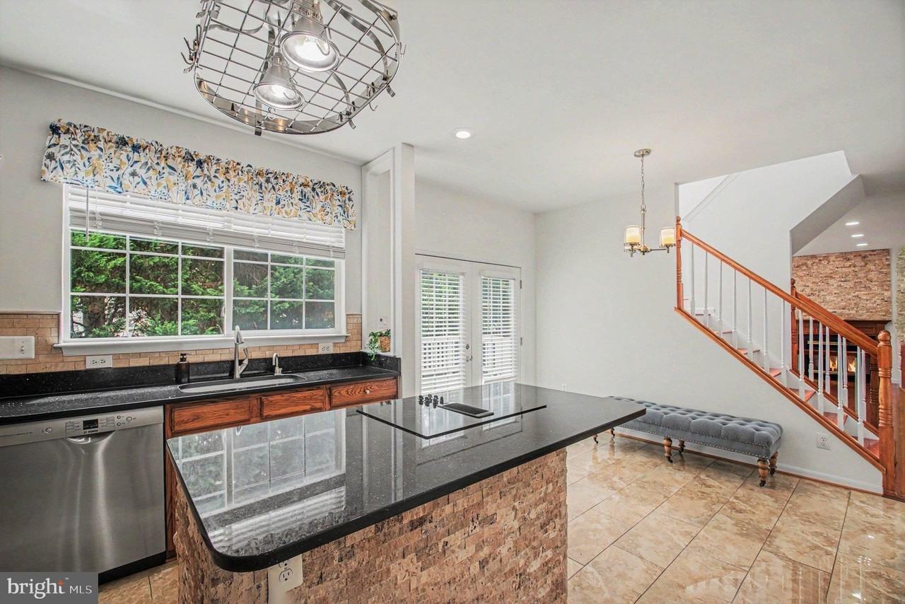 Arnie Ct - Photo 6 of 36