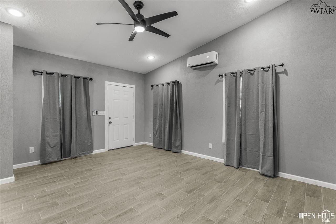 2805 Avenue I - Photo 6 of 29