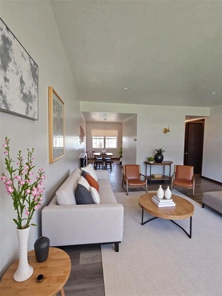 111 E Pike St - Photo 6 of 31