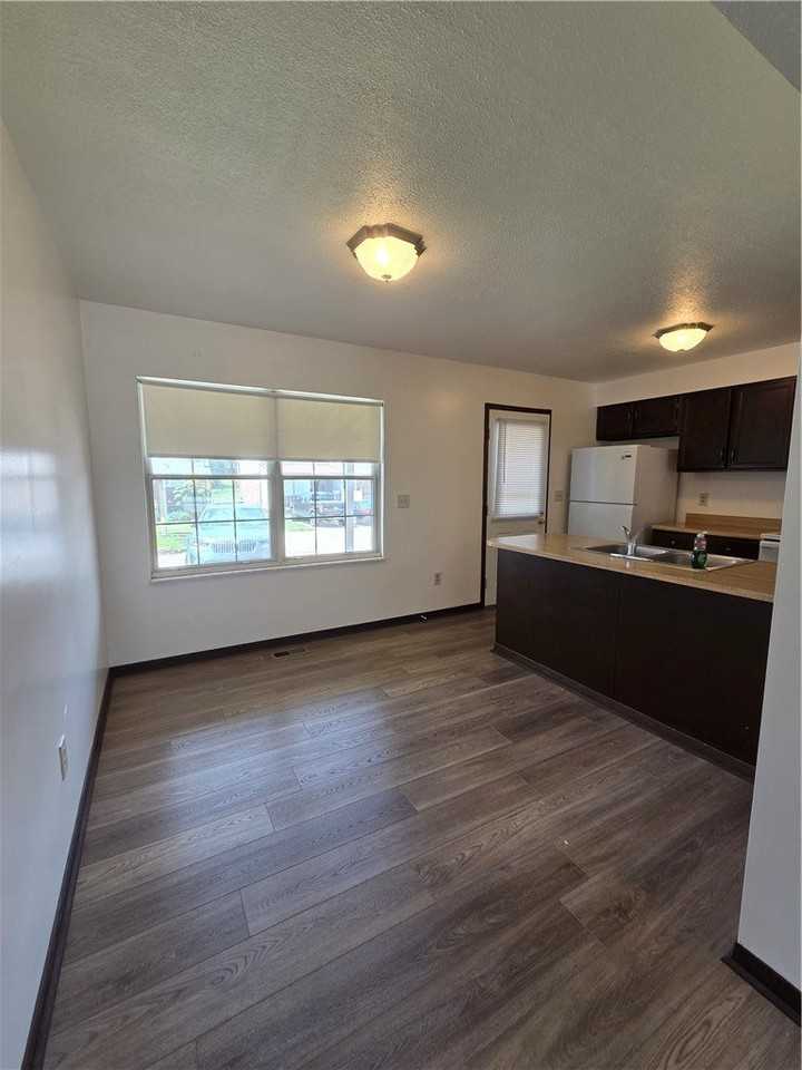 111 E Pike St - Photo 7 of 31