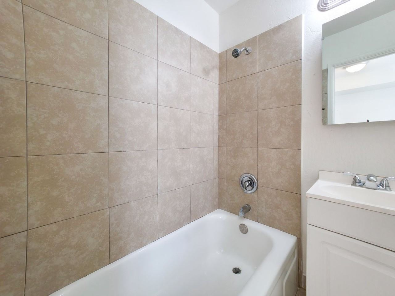 585 W 3rd St - Photo 6 of 7