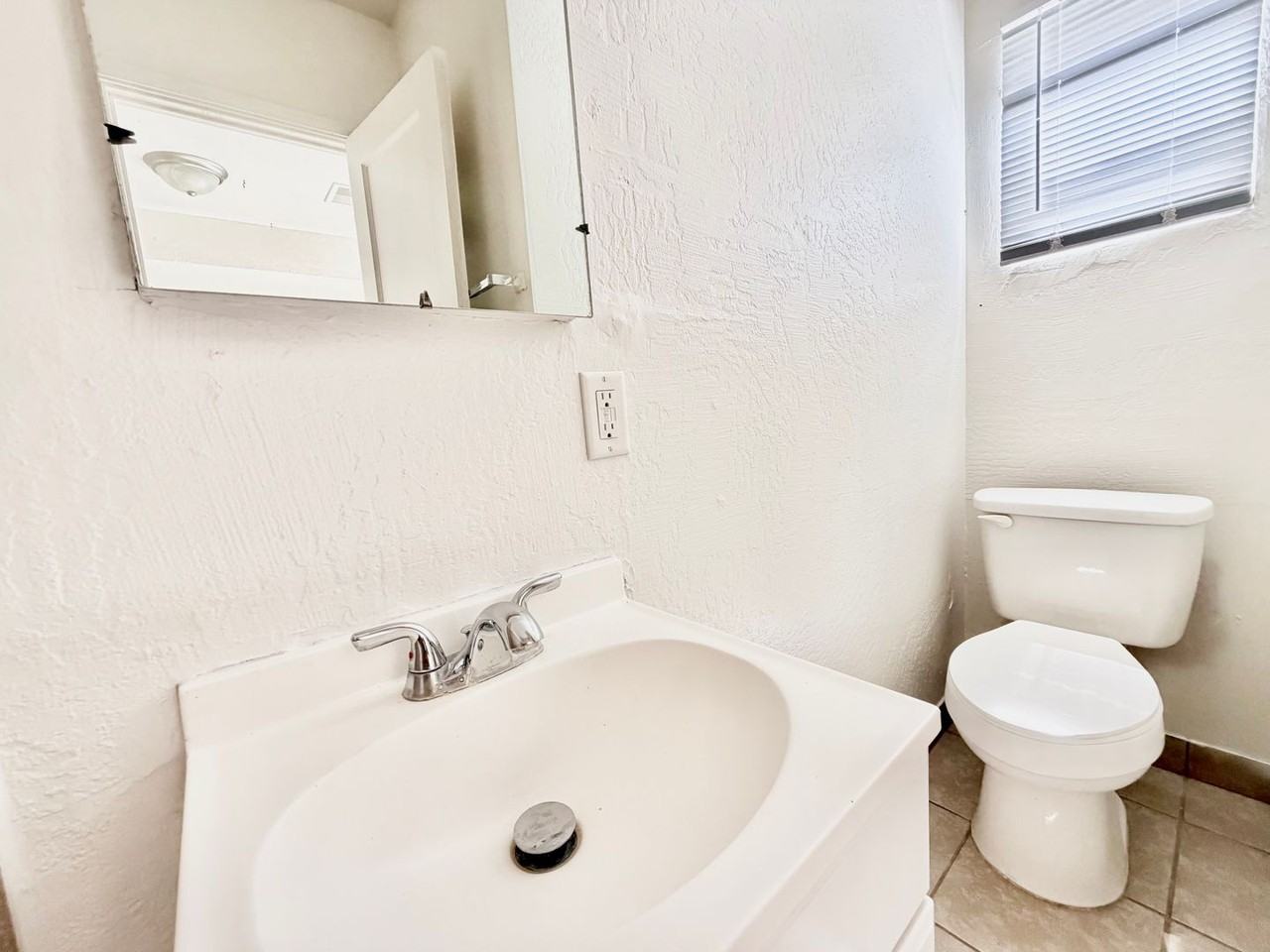 585 W 3rd St - Photo 7 of 7