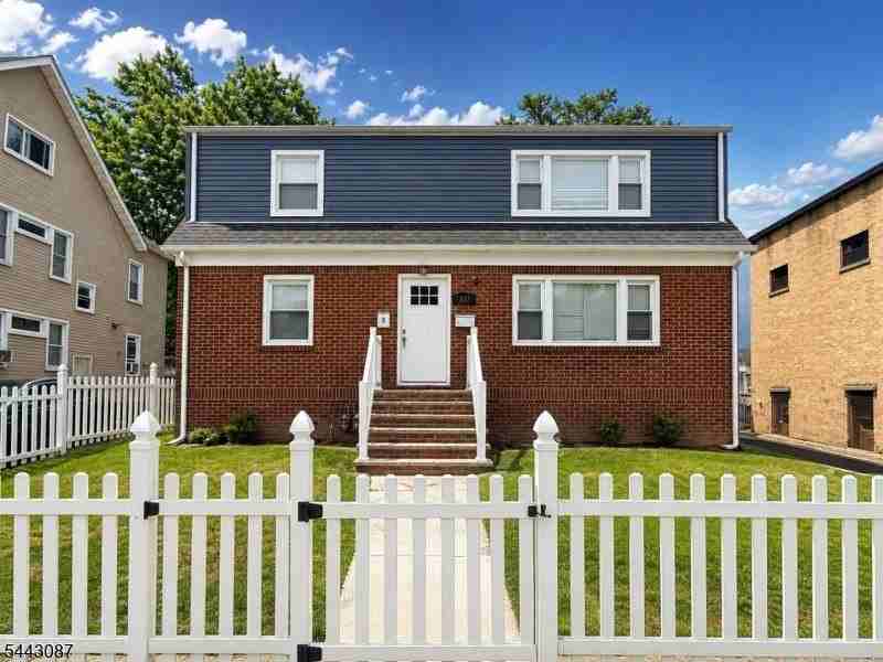 337 S Clinton St #2