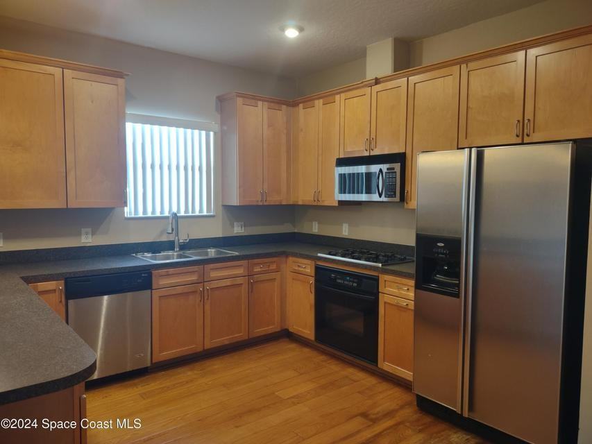 3541 Deer Lakes Dr - Photo 3 of 34