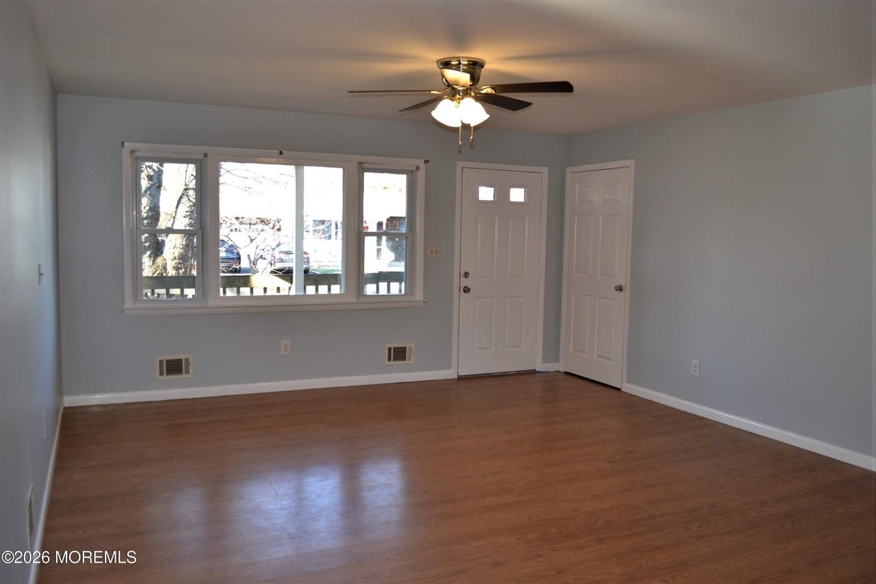 456 Hulse Ave - Photo 7 of 26