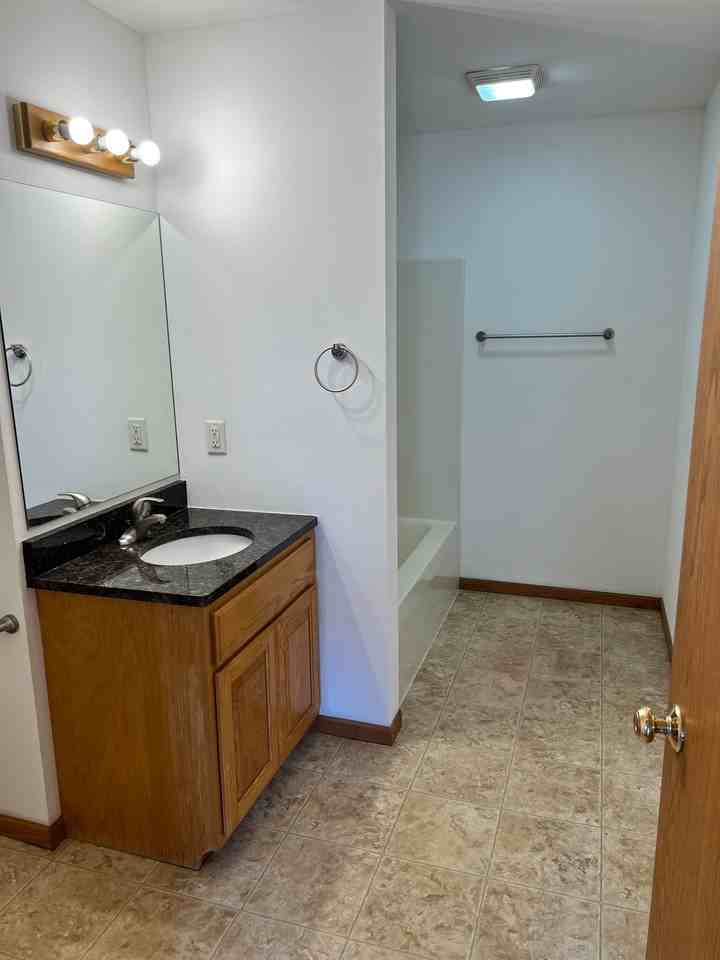 1560 W Pine St #613 - Photo 7 of 22