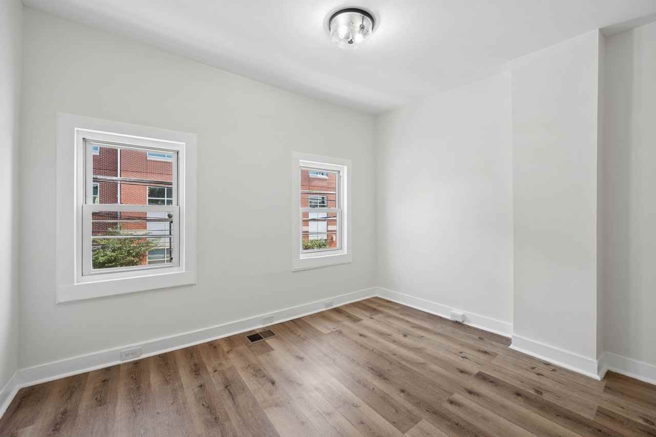 138 E South St #1 - Photo 4 of 18