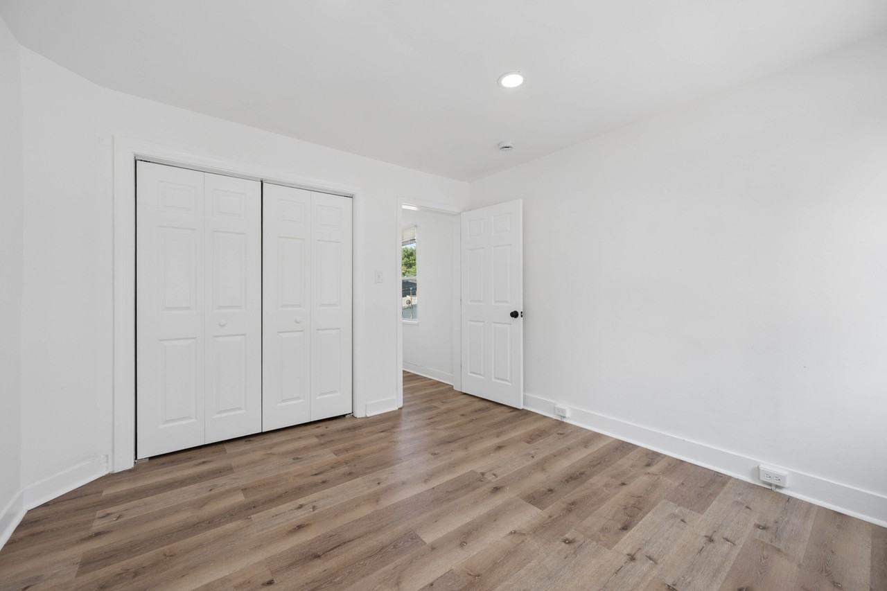 142 E South St #1 - Photo 4 of 18