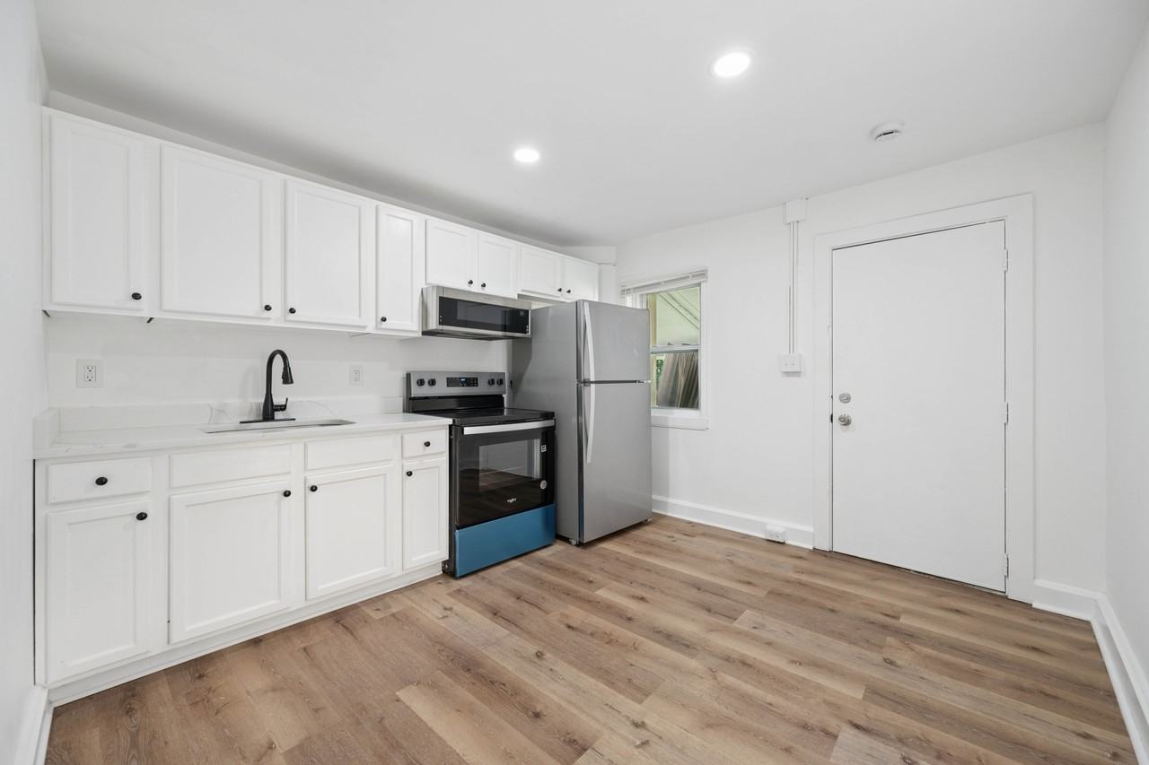 142 E South St #1 - Photo 5 of 18
