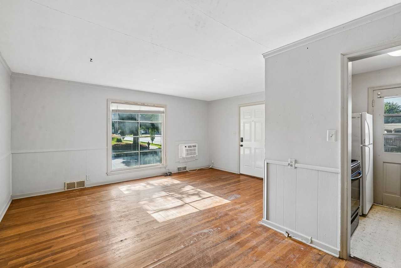 3236 A St - Photo 4 of 10