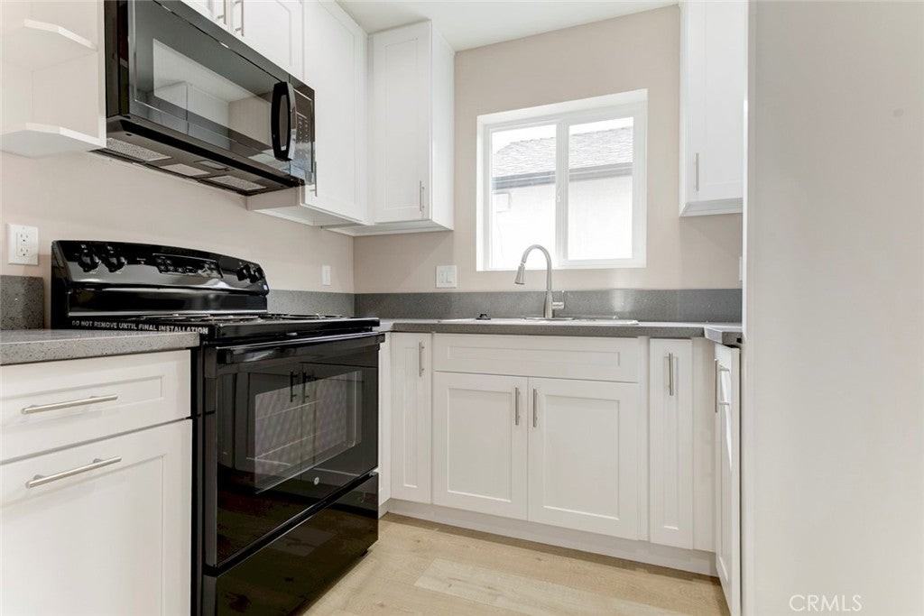 7302 Firmament Ave - Photo 3 of 11