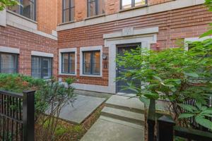 featured image of 1117 W Monroe St