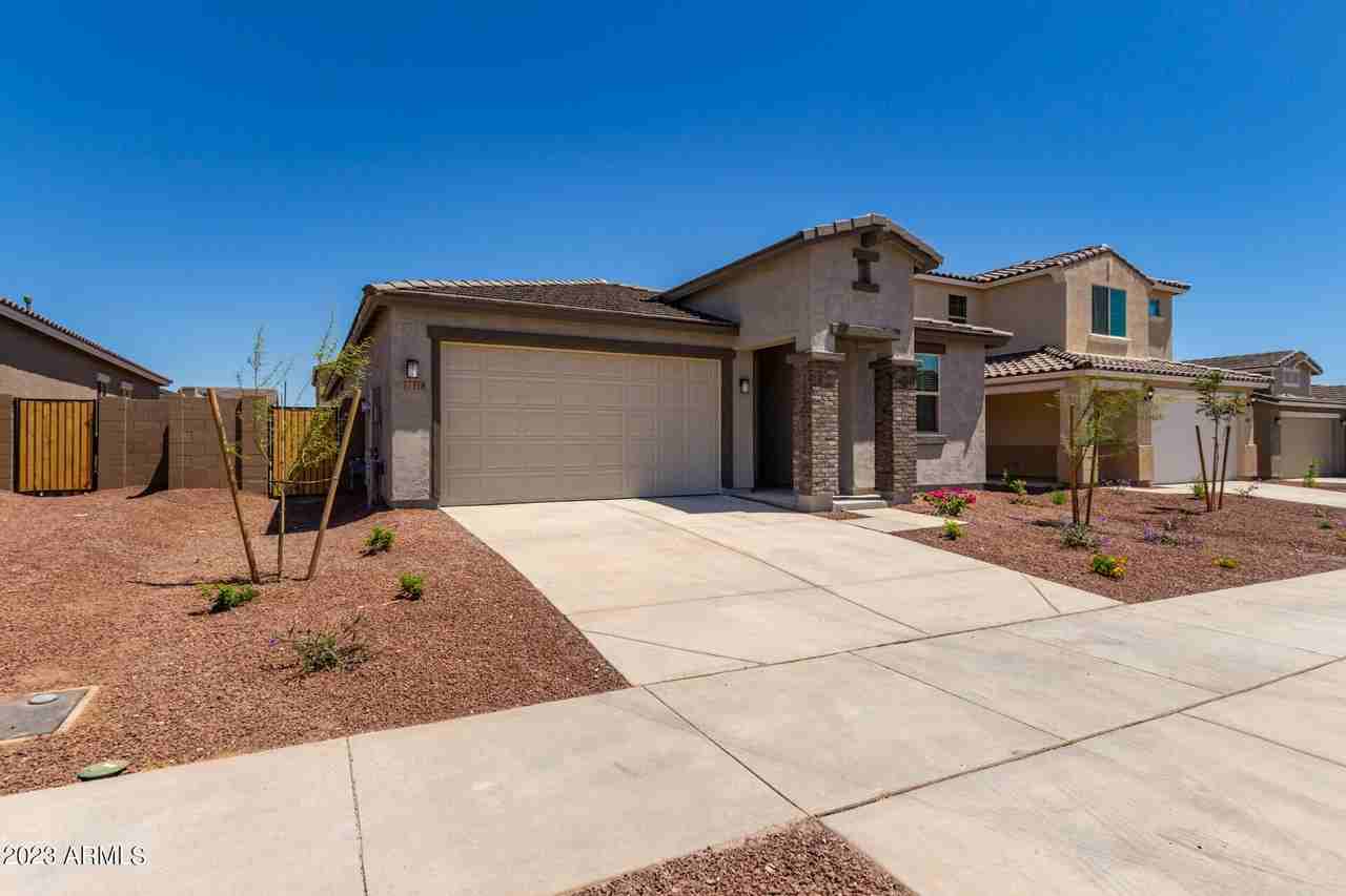17318 W Surrey Dr - Photo 3 of 40
