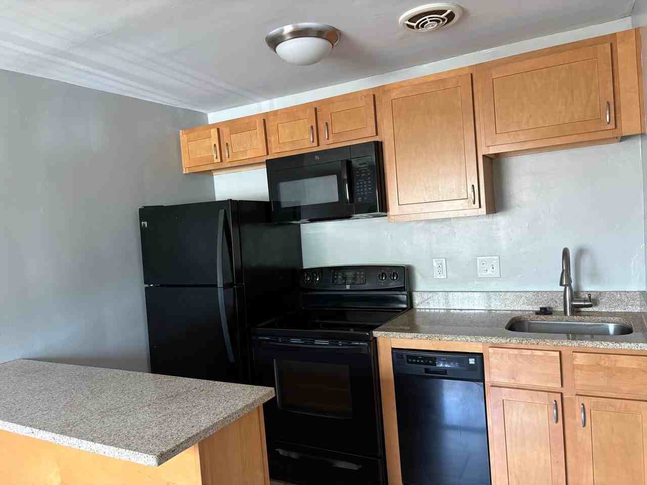 2955 Madison - Photo 6 of 10