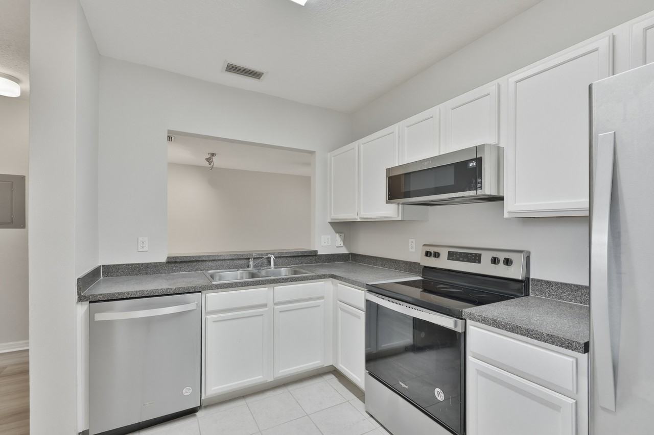 6437 Cypressdale Dr - Photo 2 of 26