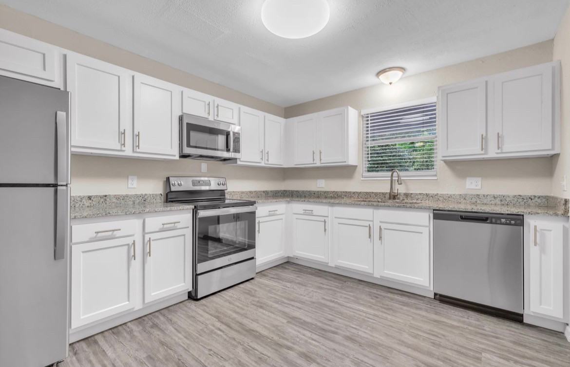 4545 Lane Ave S - Photo 6 of 12