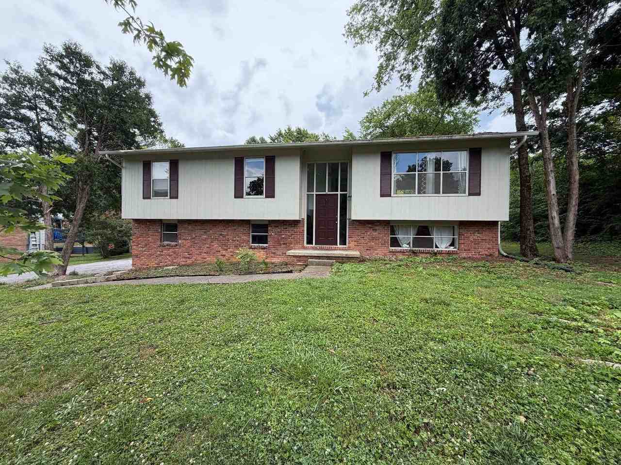 11518 Midhurst Dr