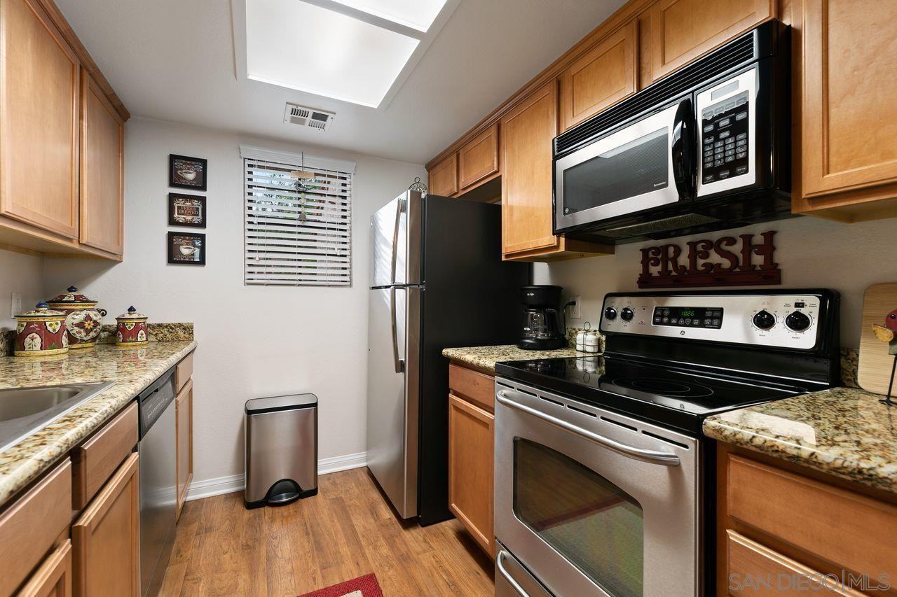 12095 Alta Carmel Ct #1 - Photo 5 of 20