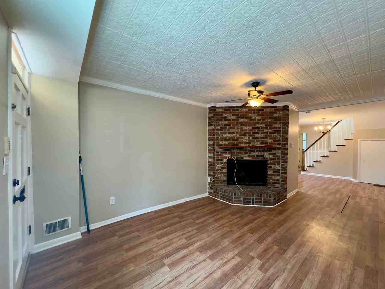 678 Melvin Dr - Photo 4 of 18