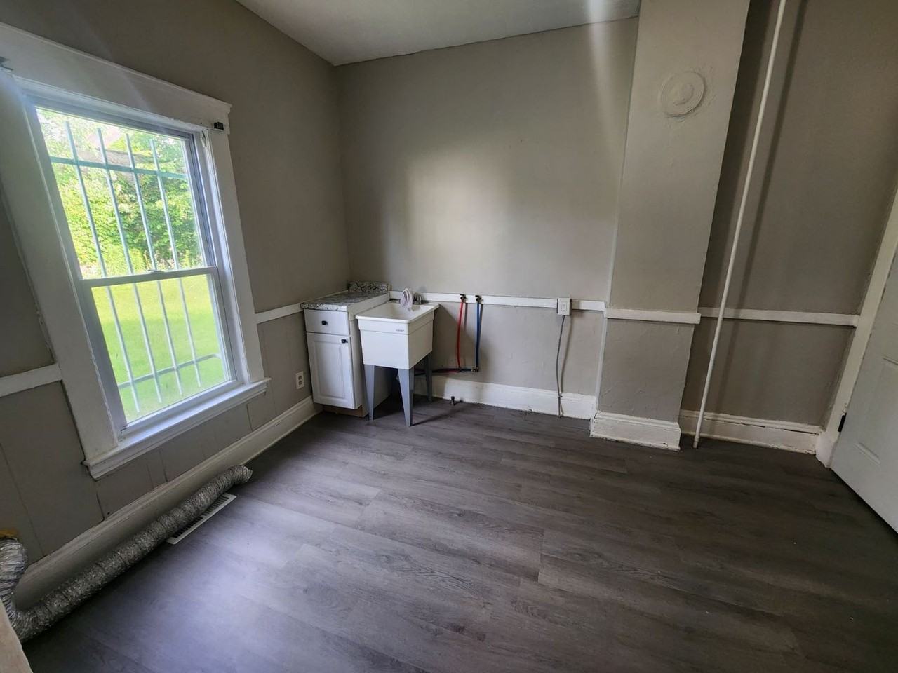 16014 Saranac Rd - Photo 2 of 25