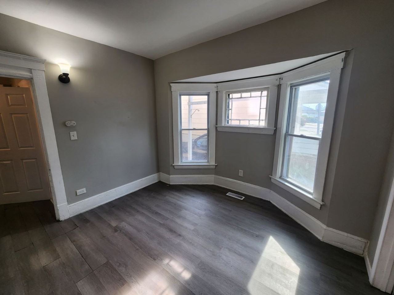 16014 Saranac Rd - Photo 3 of 25