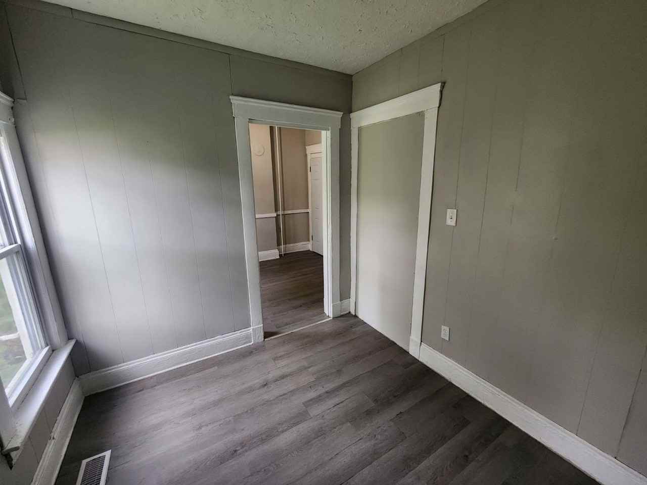 16014 Saranac Rd - Photo 5 of 25