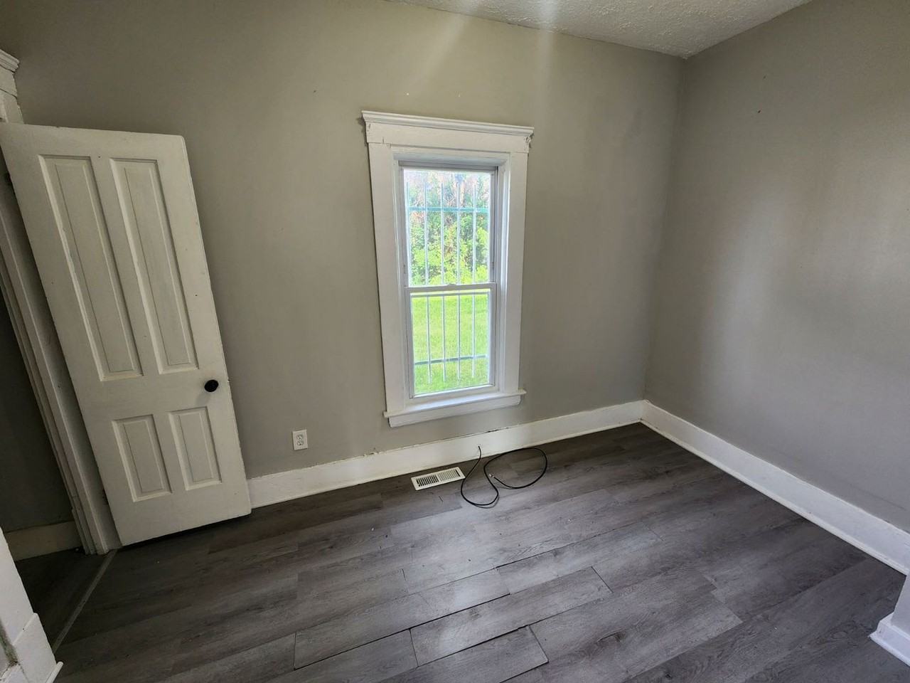 16014 Saranac Rd - Photo 6 of 25