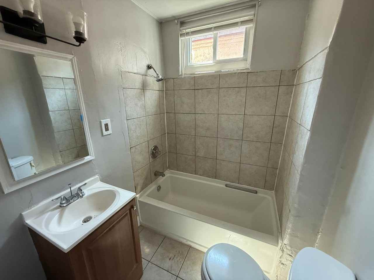 1921 E Monmouth St - Photo 3 of 4