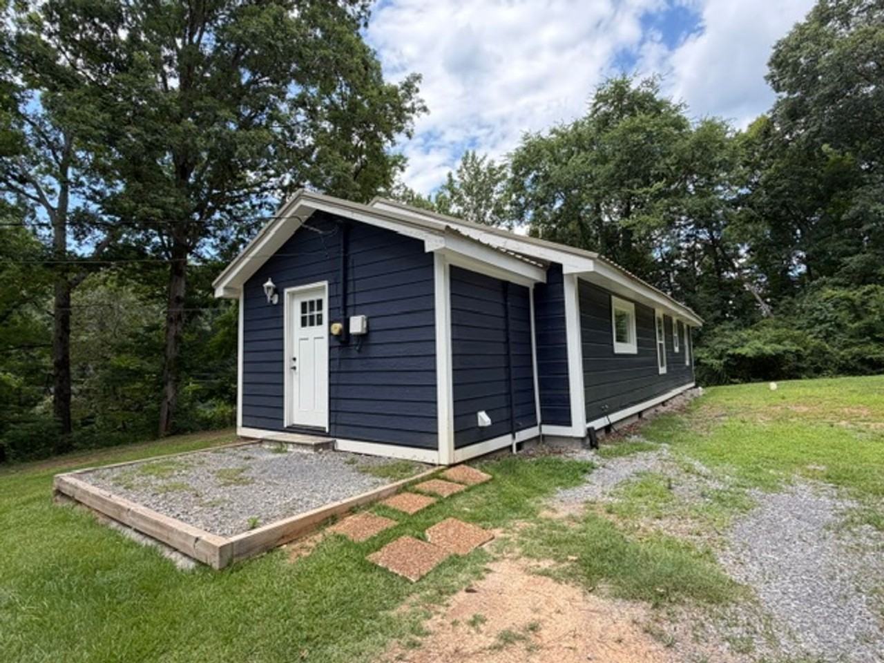 201 Old Harrison Cir Sw - Photo 2 of 18