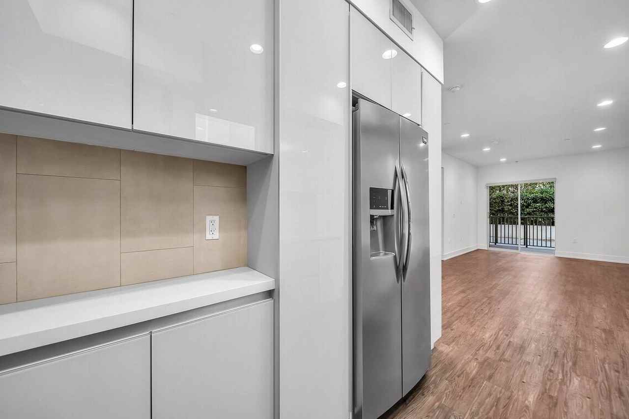2028 S Bentley Ave #102 - Photo 6 of 15