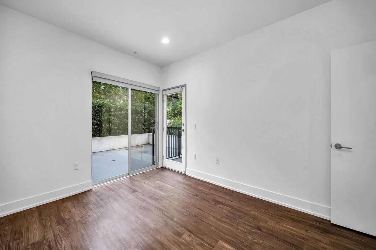 2028 S Bentley Ave #102 - Photo 7 of 15