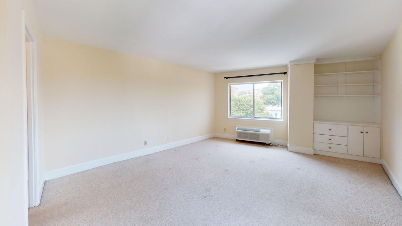 1825 T St Nw - Photo 4 of 13