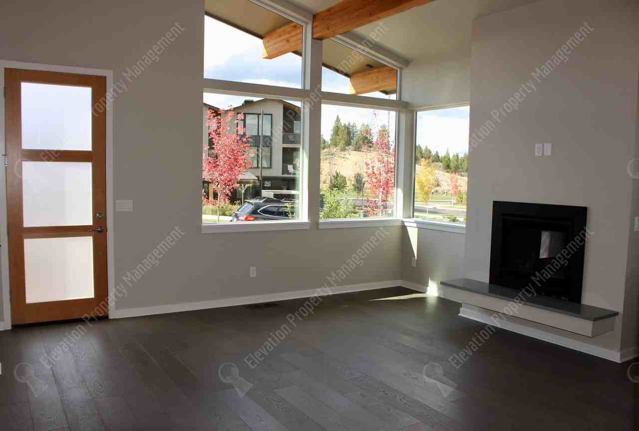 3038 Nw Clearwater Dr - Photo 4 of 23