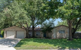 featured image of 2902 Silverleaf Dr
